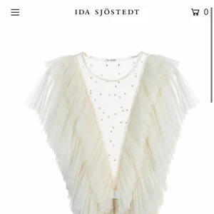 SÖKER 34/36  - Söker denna klänningen i storlek 34/36 till min student. Hör gärna av er om ni har en och kan tänka er att sälja 🥰