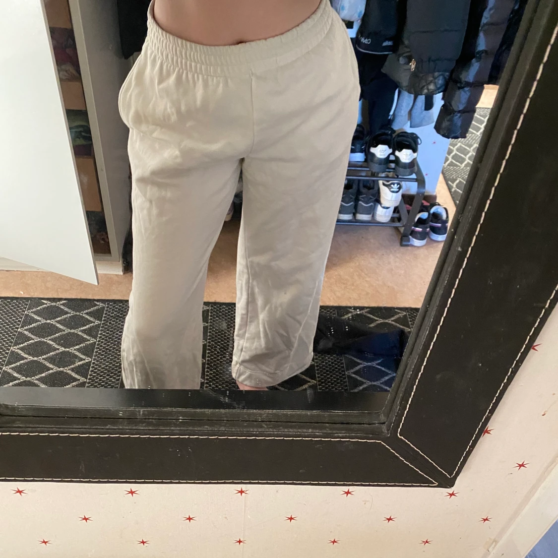 Vita mjukisbyxor från Weekday