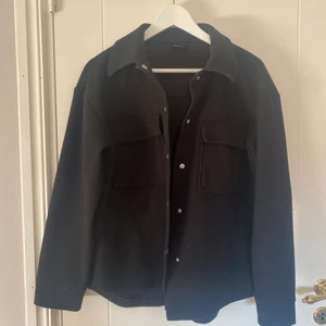 Kappa från Gina  - Säljer min kappa, använd 2 gånger typ. Först t kvarn ( köparen står för frakten ) 