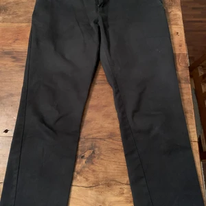 Dickies byxor  - Ett par dickies byxor i storlek 31/32, de är i bra skick men tyvärr blivit för små för mig.