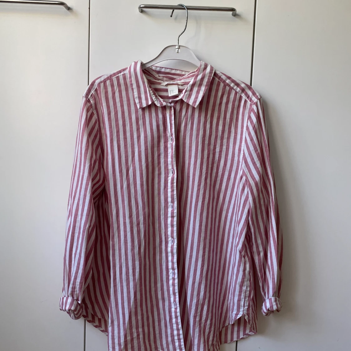 Röd vit randig skjorta  - 90