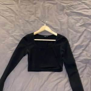 Svart basic tröja - En långärmad svart basic tröja💖