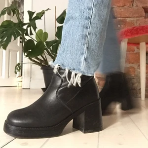 Oanvända svarta boots - SÅ SKÖNA ATT GÅ I! De har vadderad sula!