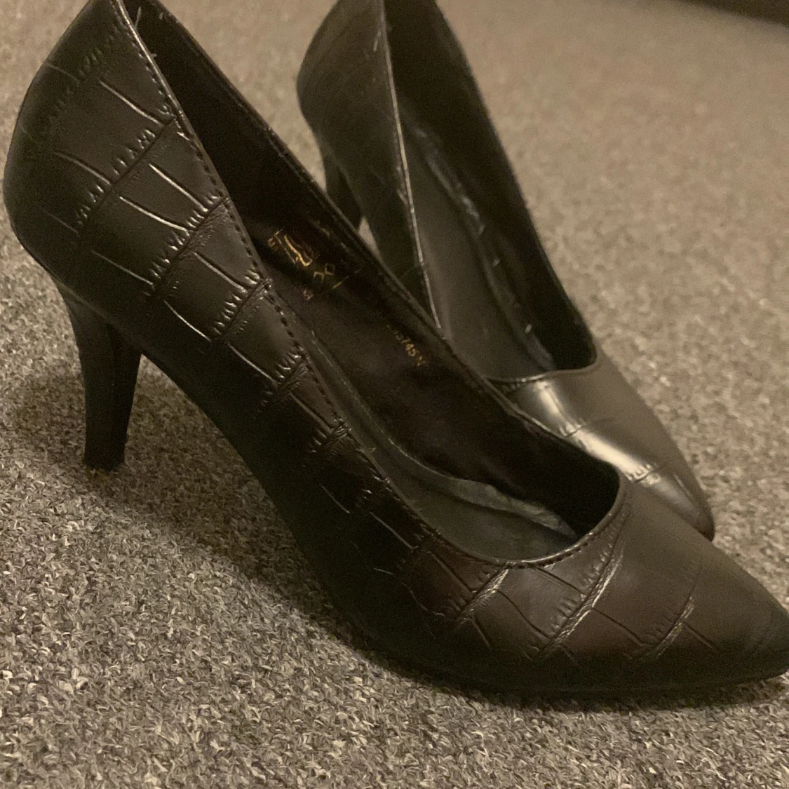 Låga svarta klackar - 90