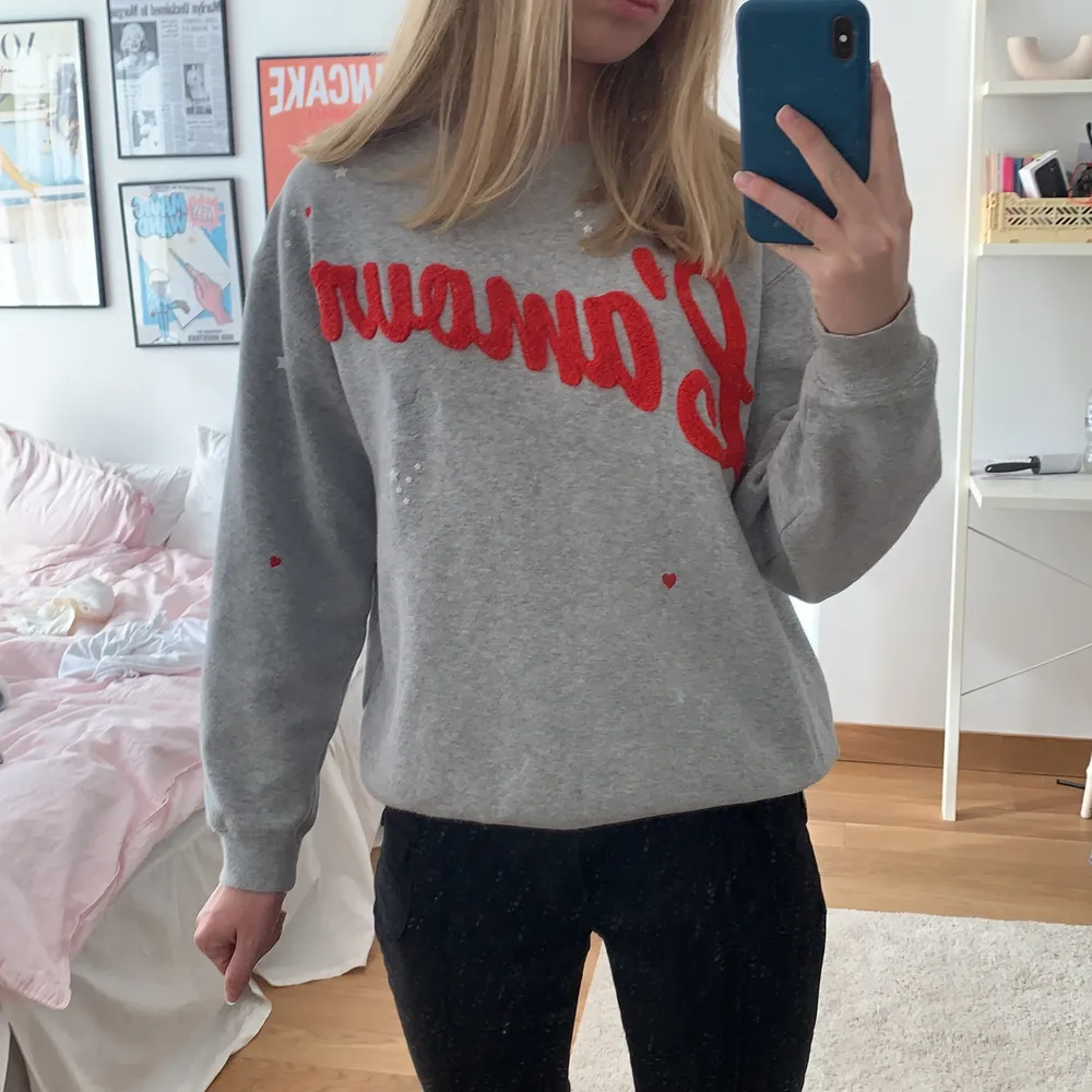 Jättefin sweatshirt från hm! Bra skick!. Tröjor & Koftor.