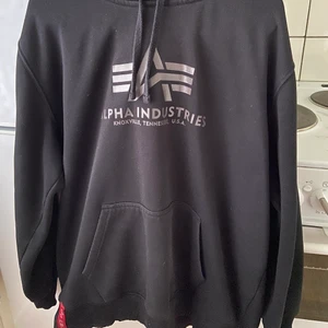Alpha Industries hoodie - Svart Alpha Industries hooide srtl XL 