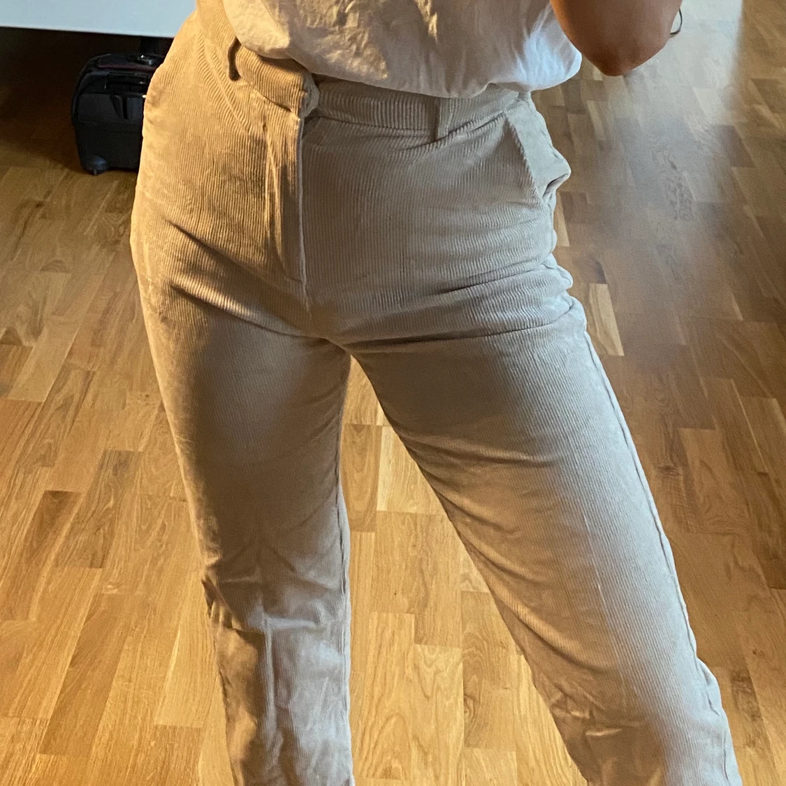 Beiga manchesterbyxor från Lindex