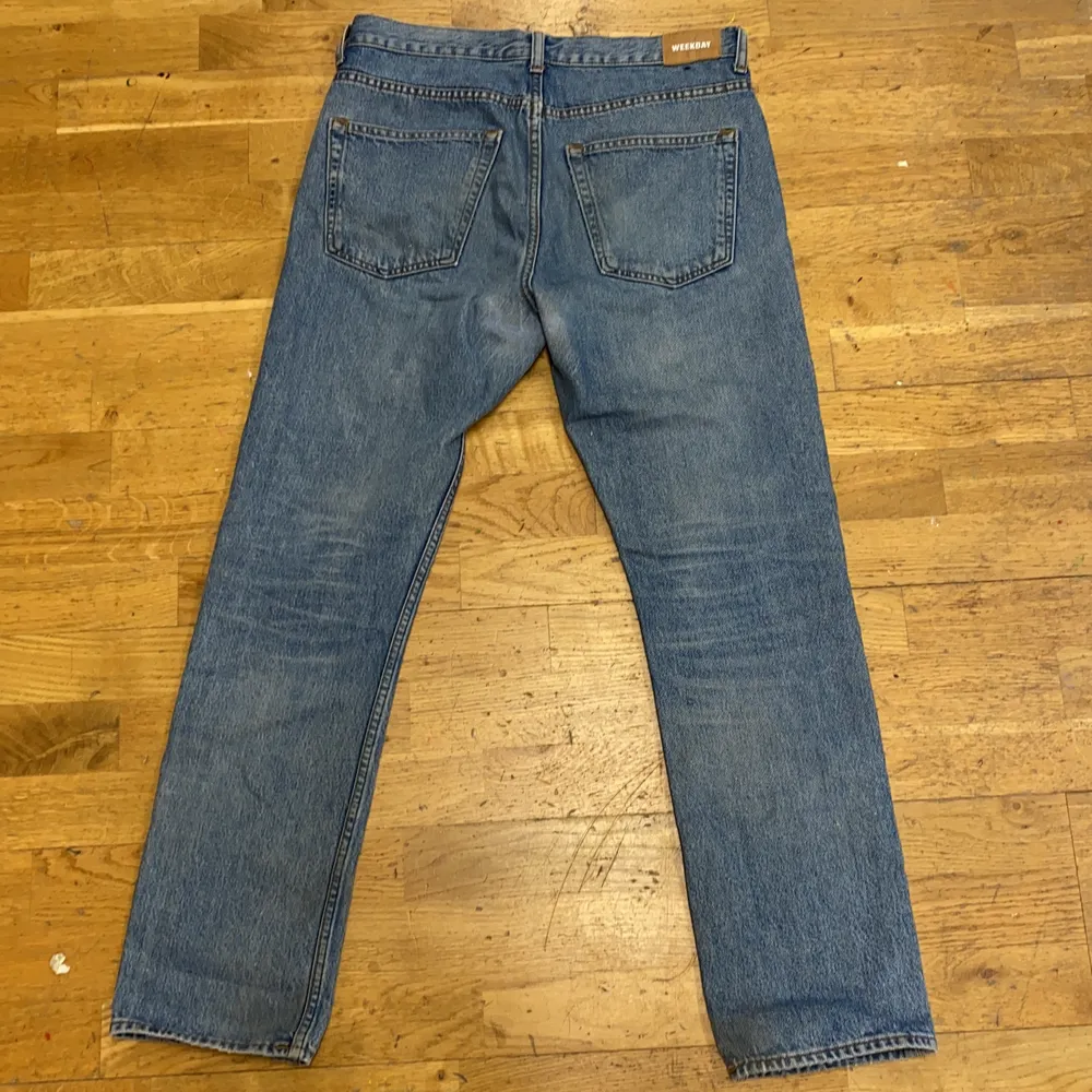 Blåa Weekday Vacant jeans. Storlek: W31 L30 Skick: Knappt använda. Pris: 400kr. Jeans & Byxor.