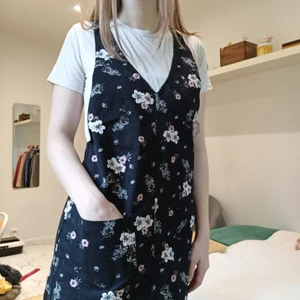 H&M black floral dress  - 97% cotton. Super cute! 