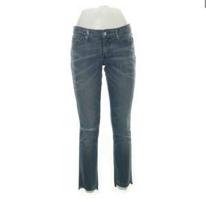 Jeans från levis köpta på sellpy för 125kr! Passade tyvärr inte mig därför säljer jag vidare!!! 💜