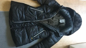 Vinterjacka från GANT - Snygg och varm vinterjacka i storlek M, hel och ren. 