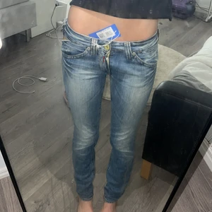 Low waisted  - Låg midjade jeans, köparen står för frakt på 66
