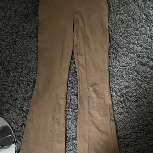 Byxor!  - Beiga byxor ifrån Lager157, aldrig använda. För långa för mig om är 170cm 