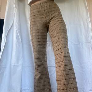 Unika och snygga byxor från H&M! Köpta på plick för 400kr men i gott skick💘 Köparen står för frakt:)