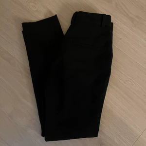 NYA kostymbyxor från H&M - Helt nya kostymbyxor från H&M, Storlek 34. Spårbar frakt på 66kr tillkommer ❤️