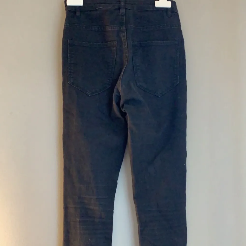 Svarta skinny jeans från hm i stl 32. Jeans & Byxor.
