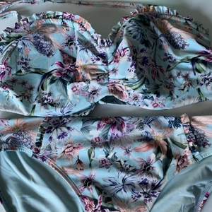 Bikini  - Jättegullig bikini, köparen står för frakt. Kupa C