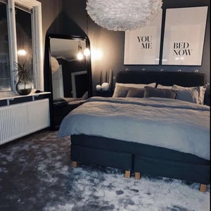 Heltäckningsmatta  - Mått: 4x3.85m Färg: Grå Material: Vidkos       Hämtas på plats i Varberg 