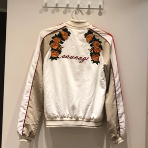 Collegejacka strl S - Snygg Collegejacka i storlek S från Sfera i fint skick.