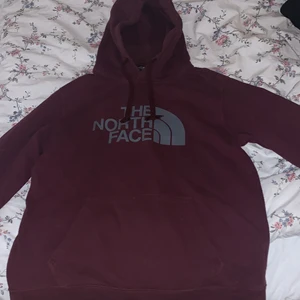 The north face hoodie - The north face hoodie, köpt i USA på north face factory store. Nypris ca: 700kr