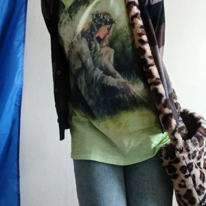 fairy tröja - en jätte snygg tröja jag sällan använt. köpt från Aliexpress storlek M. Möts inte upp 