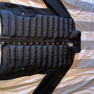 Moncler cardigan jacka  - Moncler cardigan jacka stl 2 (motsvarar ≈ stl M), som ny 