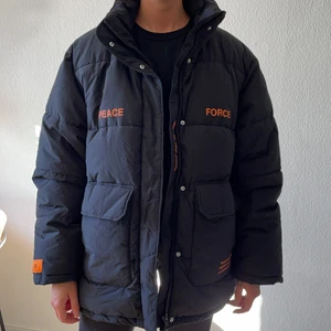 Weekday x Non-Violence jacka  - Använd ca 2 ggr, Storlek L 