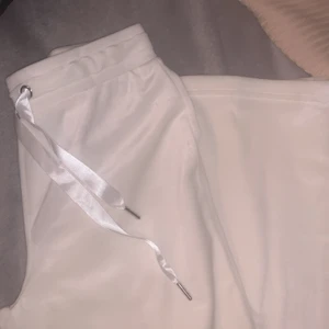 Helt nya mjukisbyxor , prislapp finns  - Oanvända mjukisbyxor från gina tricot, storlek xs prislappen finns kvar 