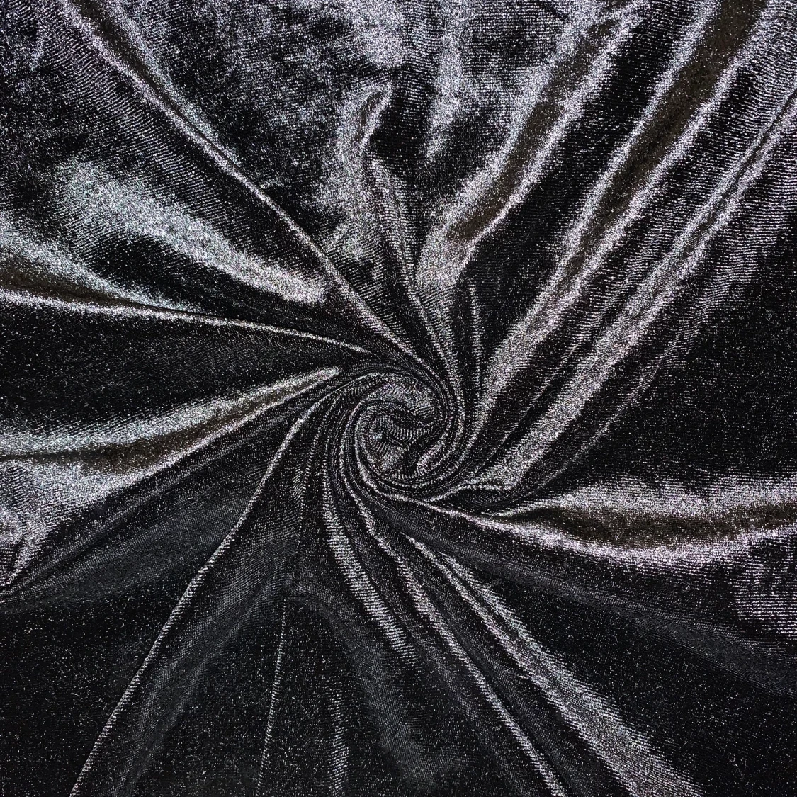 T-shirt i silke, med polokrage. S!  - 90