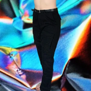 Cargo pants - Snygga svarta cargo pants från Junkyard i storlek M. Använda 1 gång. Bekväma och fina. 