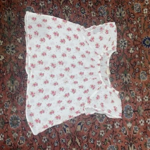 Floral Shirt - URGENT Sale, cash or card payments accepted, shipping not included in the advertised price