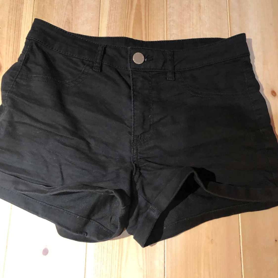 Svarta jeansshorts från H&M 
