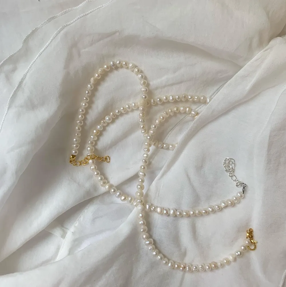 Gör dessa på beställning för 229kr/styck🤍 Säljer även fler smycken på Instagram @aliceruthjewelry . Accessoarer.