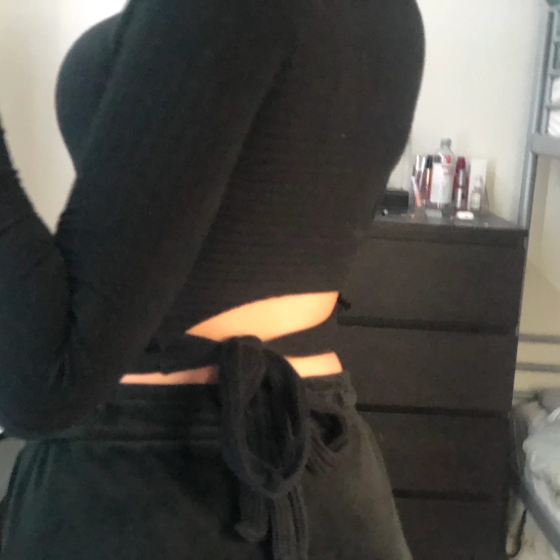 Jätte fin ribbad tröja med knytning vid ryggen från Ginatricot - 91