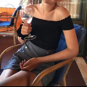 Randig kjol - Säljer min randiga kjol från Ginatricot i storlek S. Köpt för tre år sedan men knappt använd. Som ny!! 💖