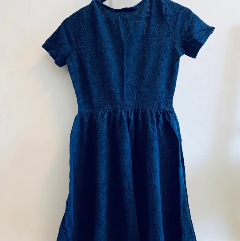 Sommar blå kort klänning från Dorothy Perkins , Storlek UK 10, EU 38 (känns något mindre)   Avhämtning i Norra Djurgårdsstaden eller post vid fraktbetalning, Tar gärna Swish. Klänningar.