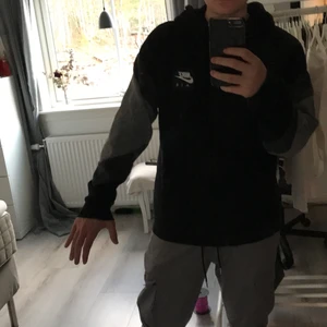 Nike Air Hoodie stl L - Relativt bra skick. Sitter super skönt. Bra kvalite.