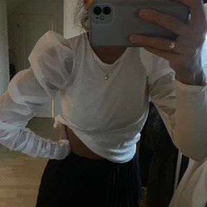Söt vit blus med puffärmar 🥳 - Strl S