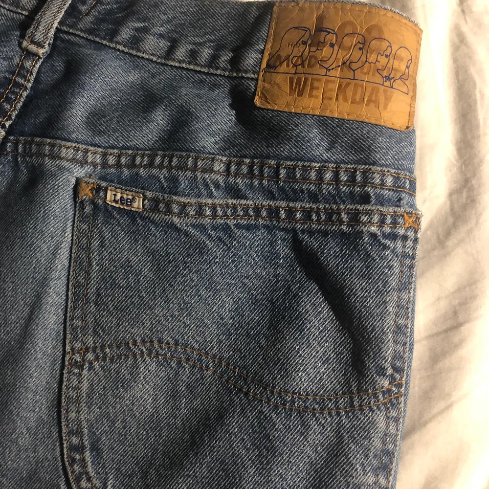 Dem här Jeans är Exklusive finns inga kvar att köpa i affären och Original priset på dem 900kr.. Jeans & Byxor.