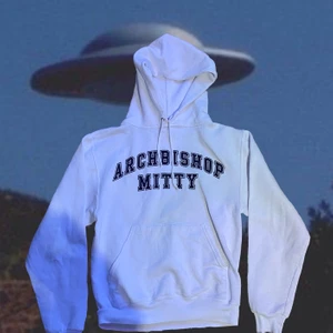 College hoodie - Vit college hoodie (archbishop mitty). DMa @rocketresell_se på Instagram vid intresse! ❤️