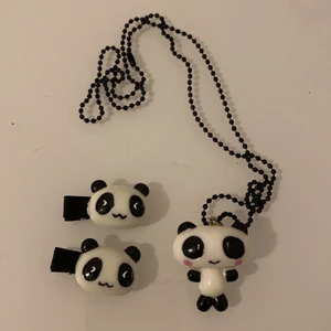 Hårspännen o halsband - Två hårspännen och ett halsband som är köpta på kawaiishop. Köparen står för frakten!!