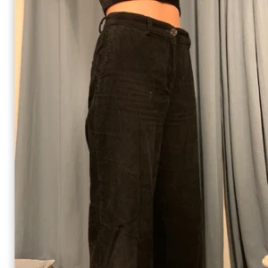 Manchester byxor - Svarta Manchester byxor från monki