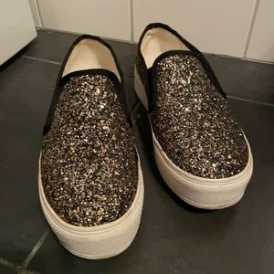Glitter skor  - Super fina skor använt fåtal gånger. Säljs pga garderobs rensning 💕💕
