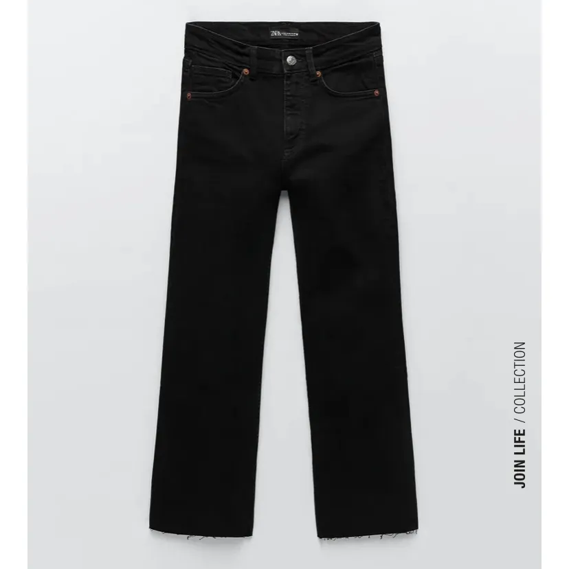 Säljer dessa zara jeans i storlek 34, aldrig använda då dem är för stora för mig! Kan gå med på billigare pris vid snabb affär!. Jeans & Byxor.