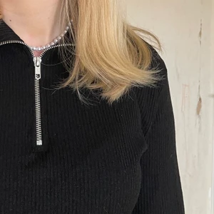 Tröja - Cool tröja med halfzip💕Super cool men inte min stil längre! storlek s😄hör av dig vid frågor! 