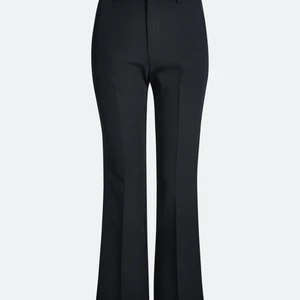 Kostymbyxor  - Säljer dessa kostymbyxor från Bik bok då det är förstora för mig, jätte snygga och sitter bra. Har sprättat upp kanten längst ner så att de skulle vara längre. Köpare står för frakten💕