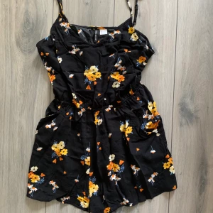 Suit - Super fin bra skick , köparen står för frakt