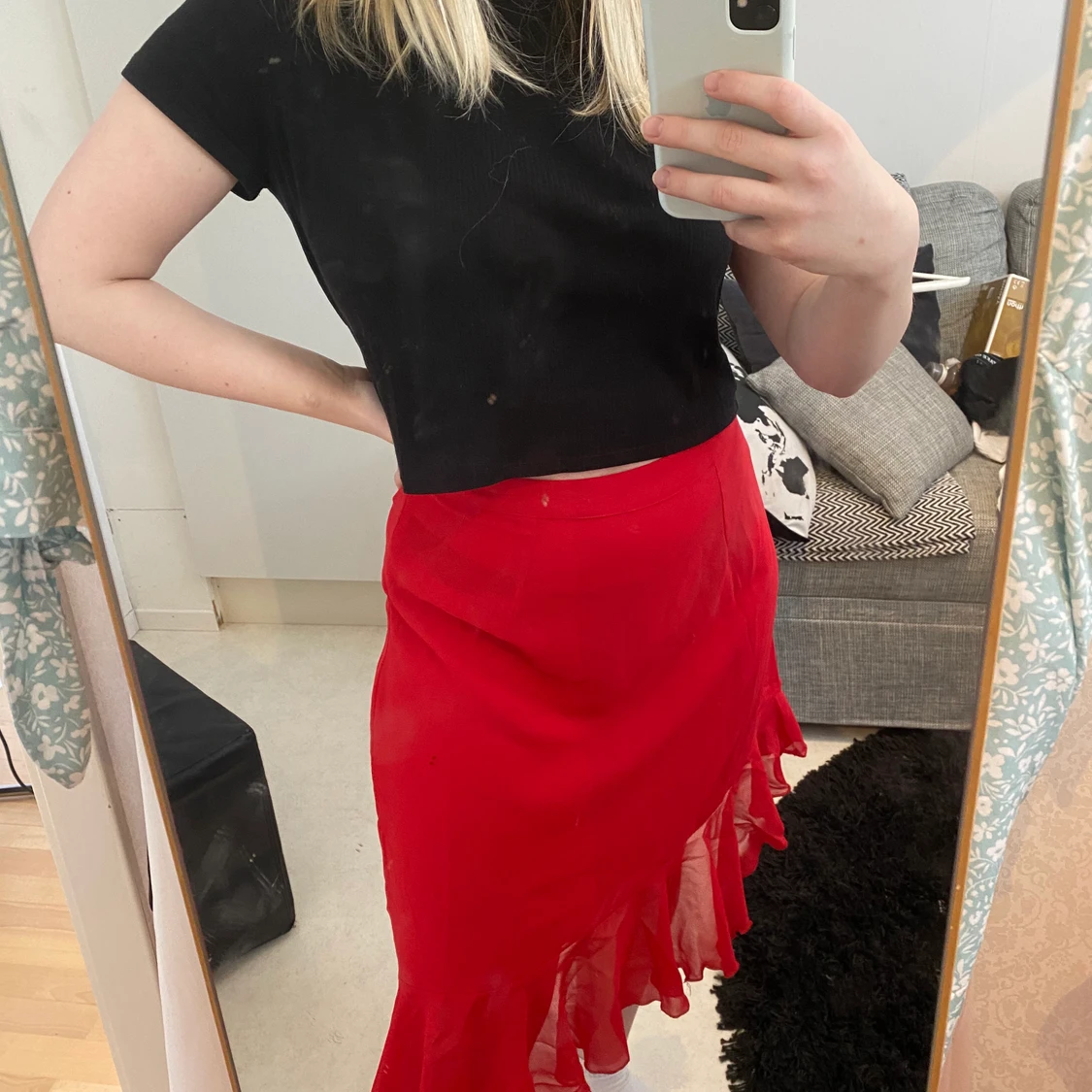 Röd kjol från NA-KD i uppskattad storlek 38/40
