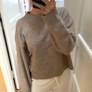 Tröja hm - Mysig tröja i storlek S från hm. Säljer för 150kr (nästan aldrig använd men en aningen nopprig på armarna, inget som syns) ❤️ 
