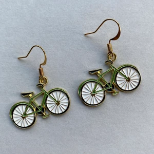 Cyckel örhängen ❤️ - Nickelfria krokar och fri frakt ❤️